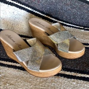 Platform Wedges. Silver/Gold